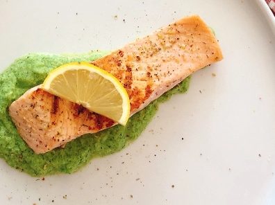 Lomo de salmón con puré de brócoli