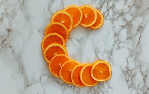Lee más sobre el artículo Vitamina C: Conozca la vitamina esencial en esta época del año.